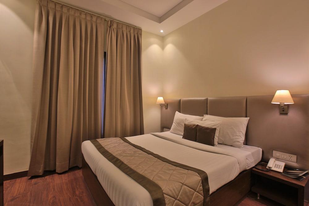 Regale Inn Ню Делхи Екстериор снимка