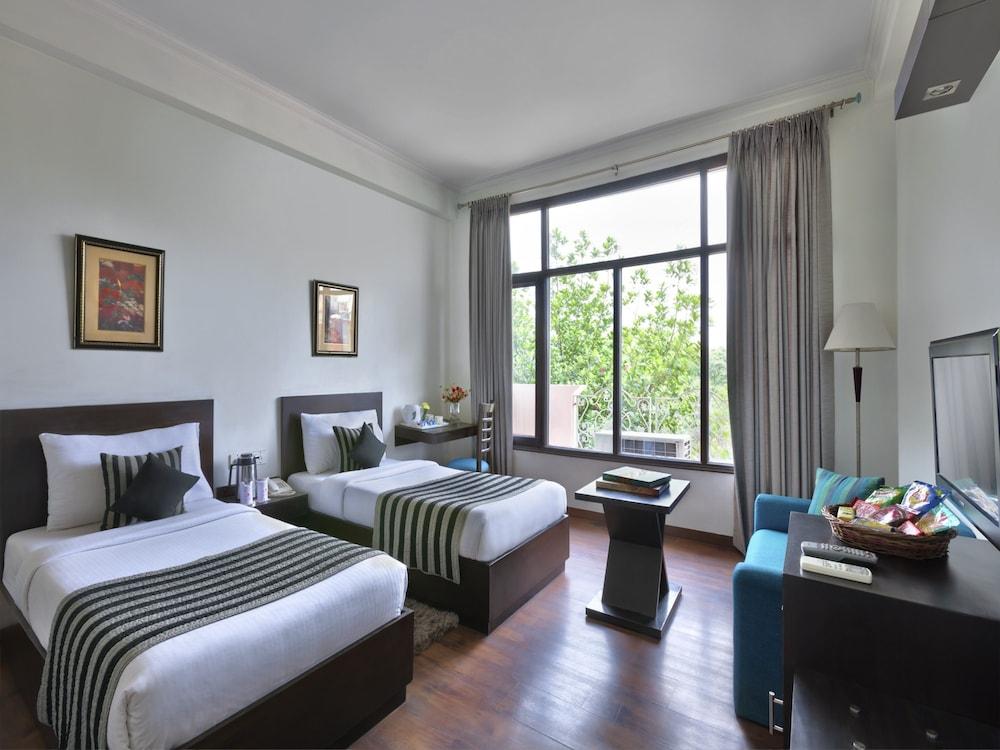 Regale Inn Ню Делхи Екстериор снимка