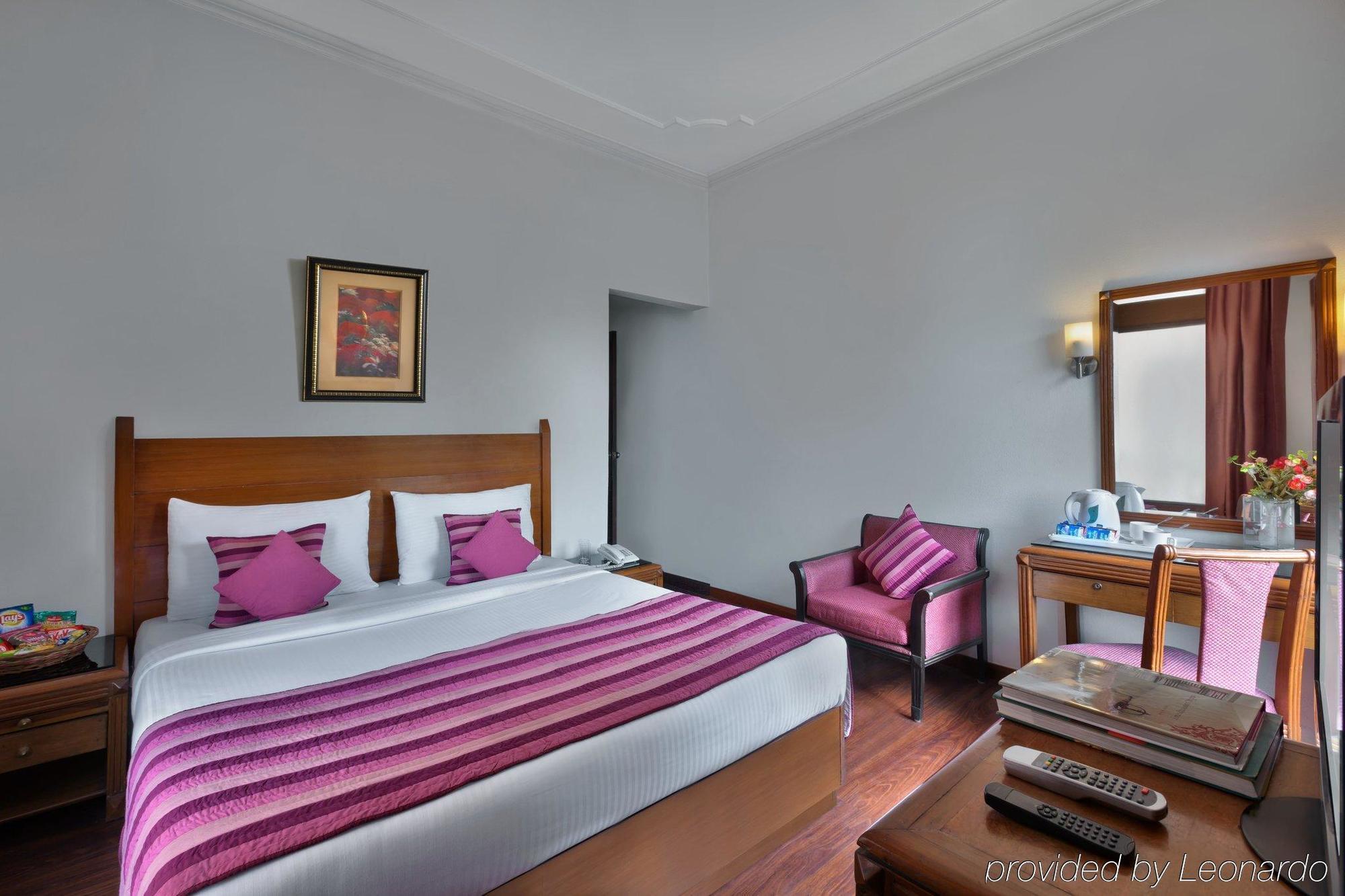 Regale Inn Ню Делхи Екстериор снимка