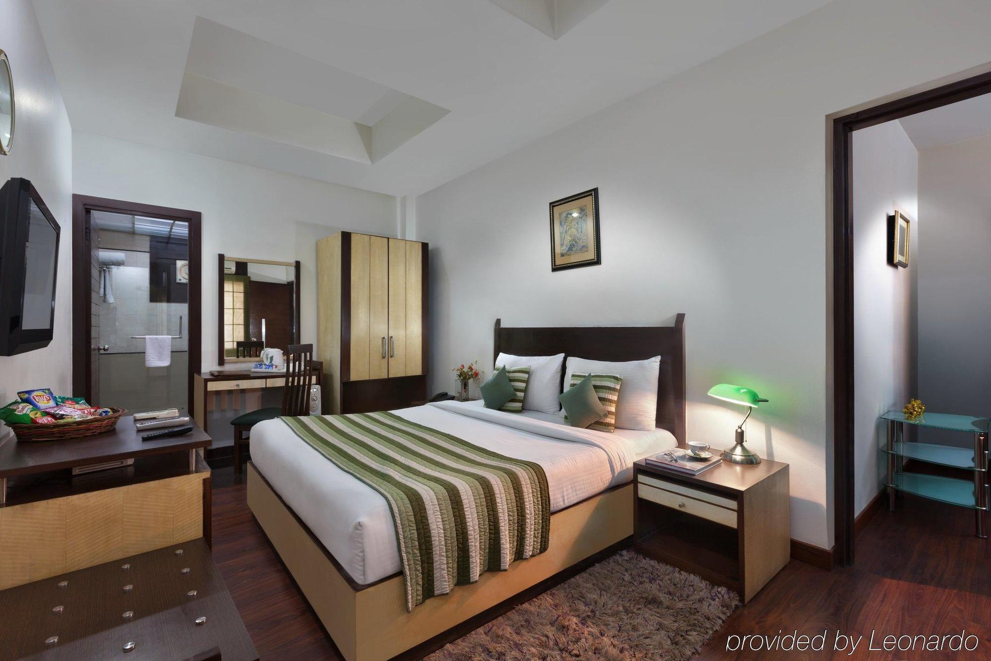 Regale Inn Ню Делхи Екстериор снимка