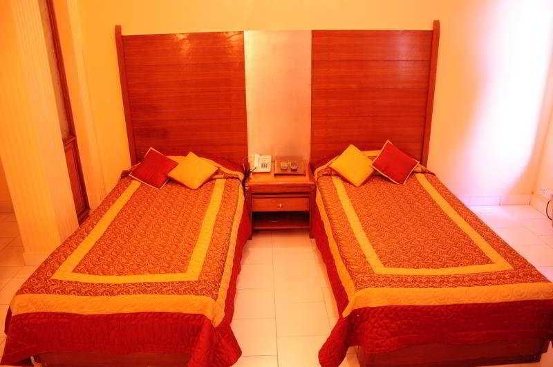 Regale Inn Ню Делхи Екстериор снимка