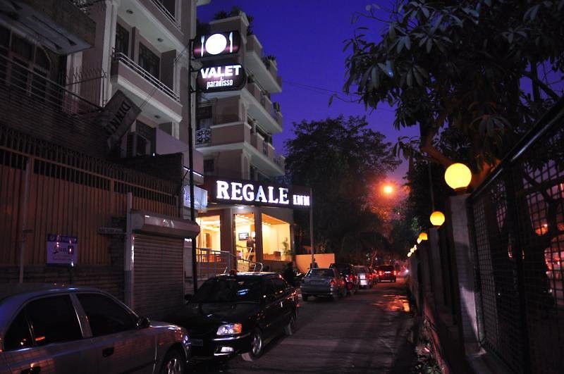 Regale Inn Ню Делхи Екстериор снимка