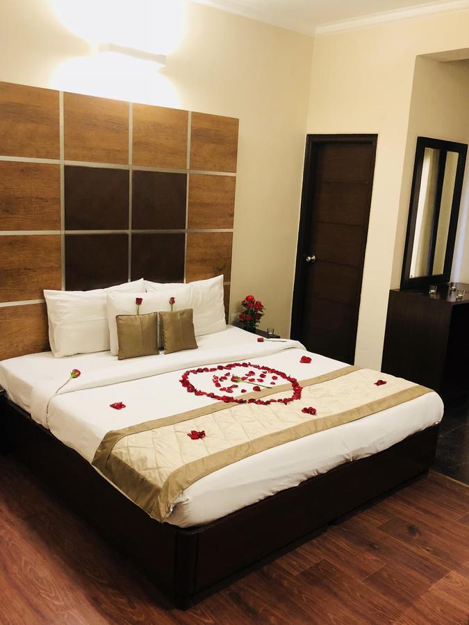 Regale Inn Ню Делхи Екстериор снимка