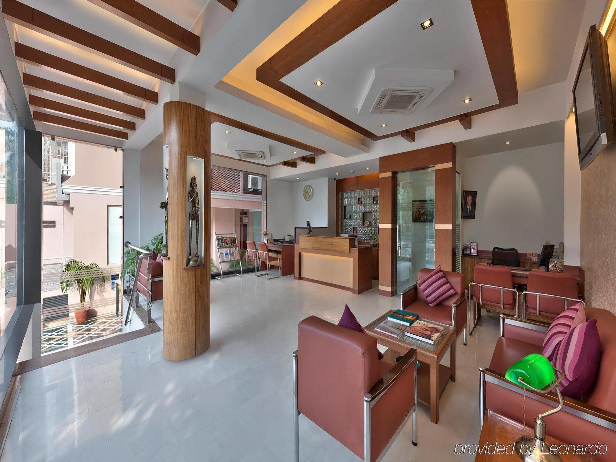 Regale Inn Ню Делхи Екстериор снимка