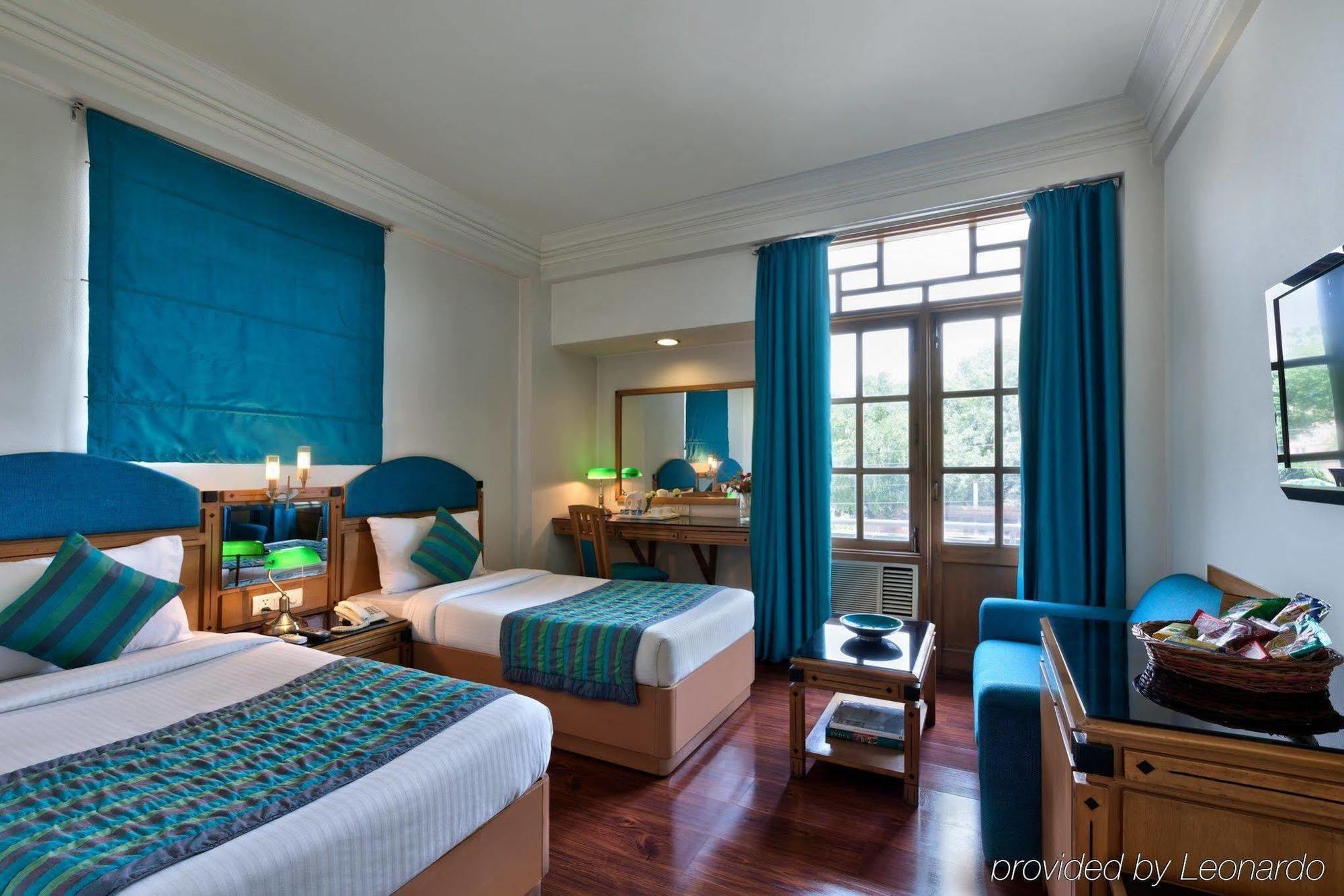 Regale Inn Ню Делхи Екстериор снимка