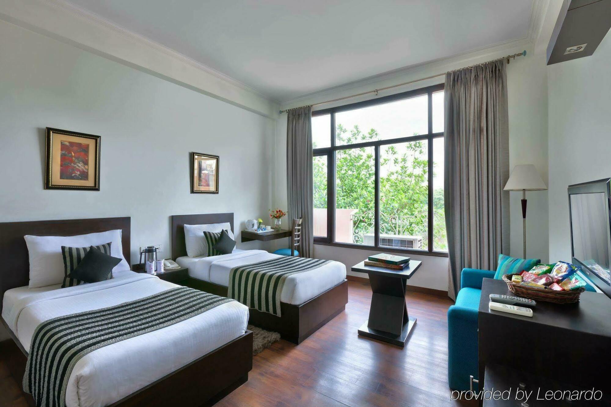 Regale Inn Ню Делхи Екстериор снимка